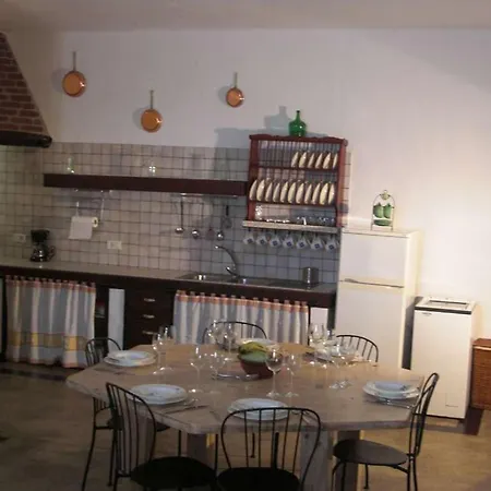 Villa Sleeps 5 Wifi Tinajo