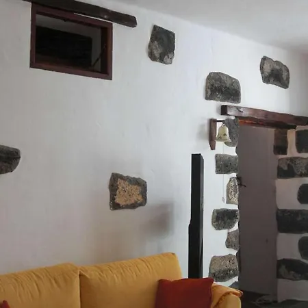 Sleeps 5 Wifi Villa Tinajo